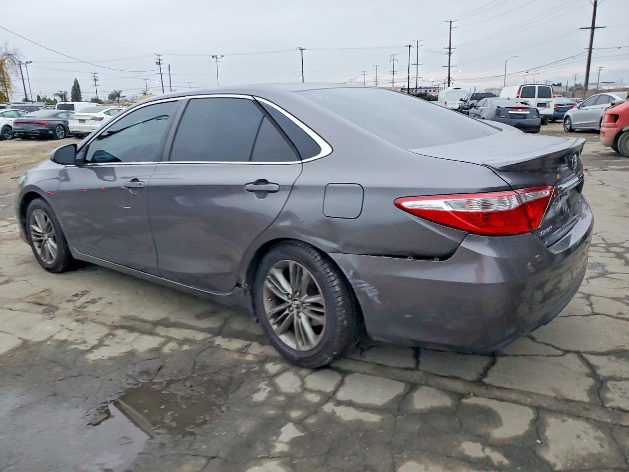 2016 TOYOTA CAMRY LE photo 2