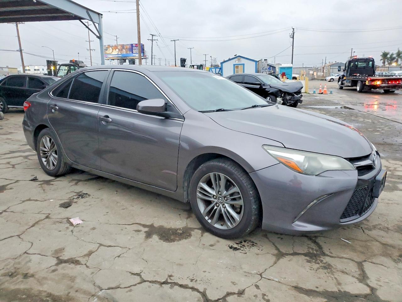 2016 TOYOTA CAMRY LE photo 4