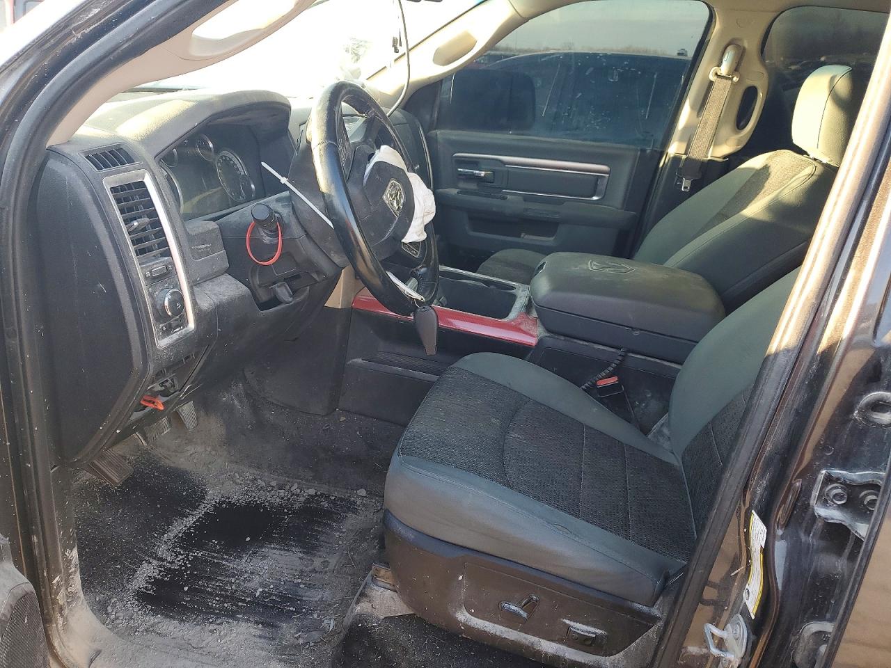 2016 RAM 1500 SLT photo 7