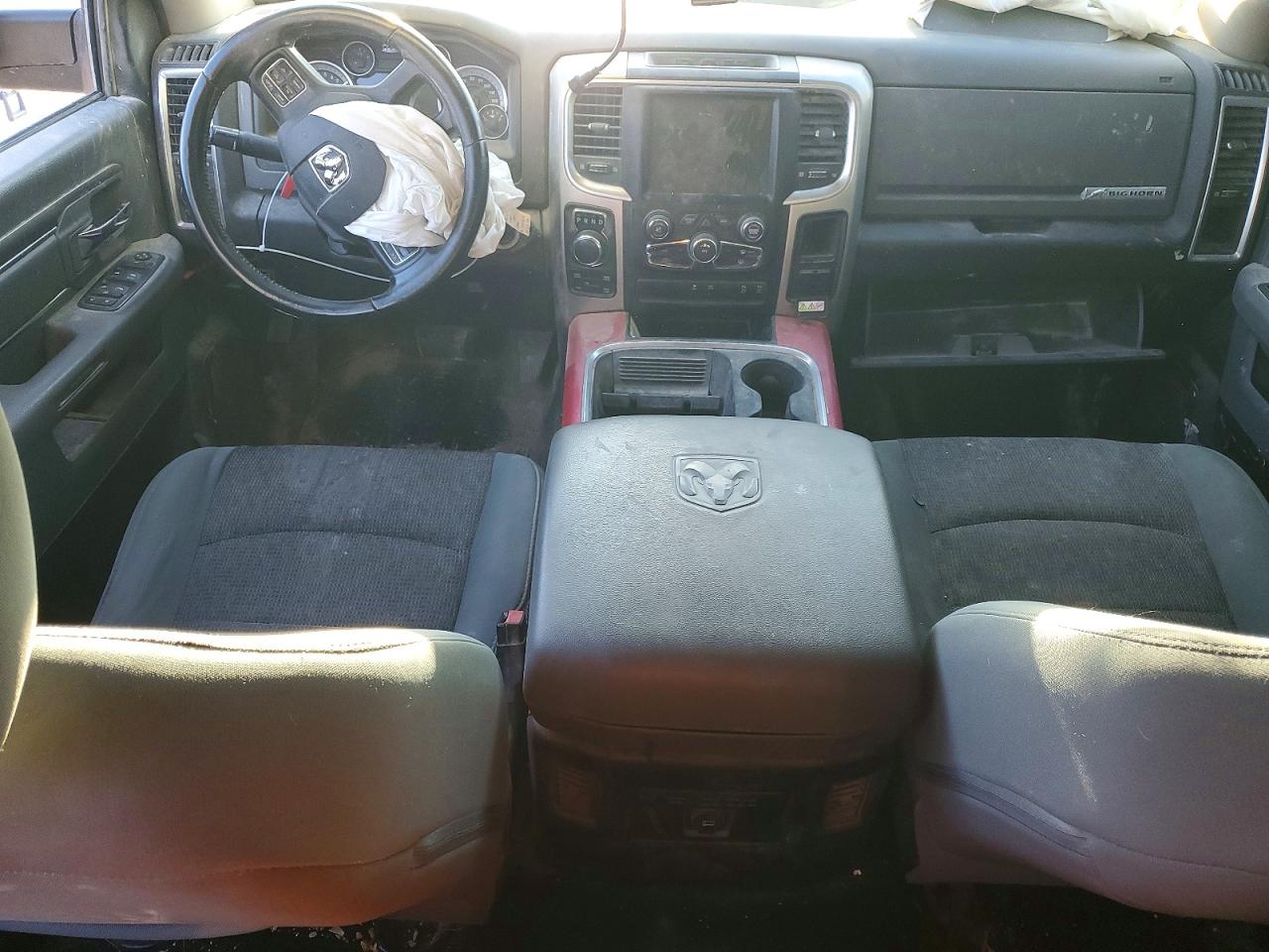 2016 RAM 1500 SLT photo 8