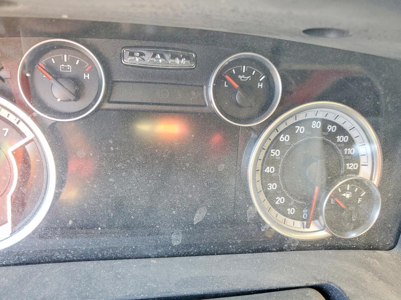 2016 RAM 1500 SLT photo 9