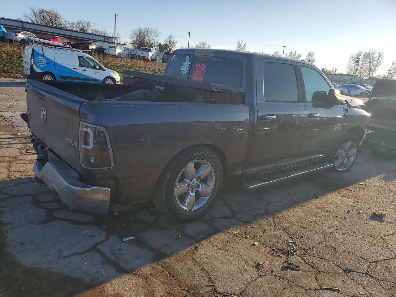 2016 RAM 1500 SLT photo 3