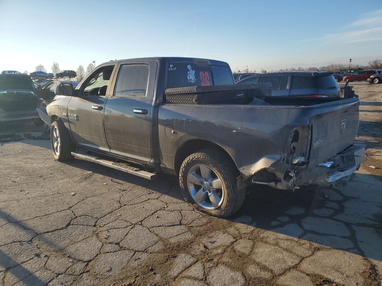 2016 RAM 1500 SLT photo 2