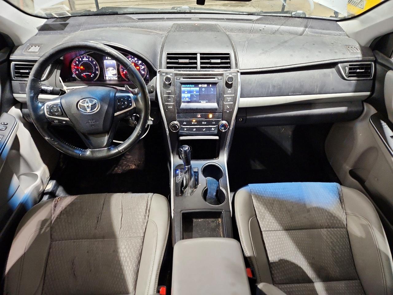 2015 TOYOTA CAMRY LE photo 8