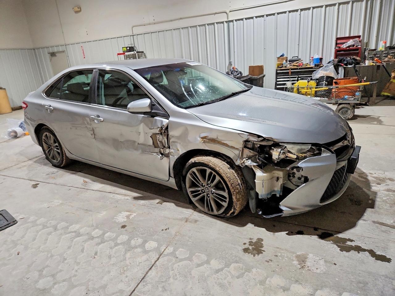 2015 TOYOTA CAMRY LE photo 4