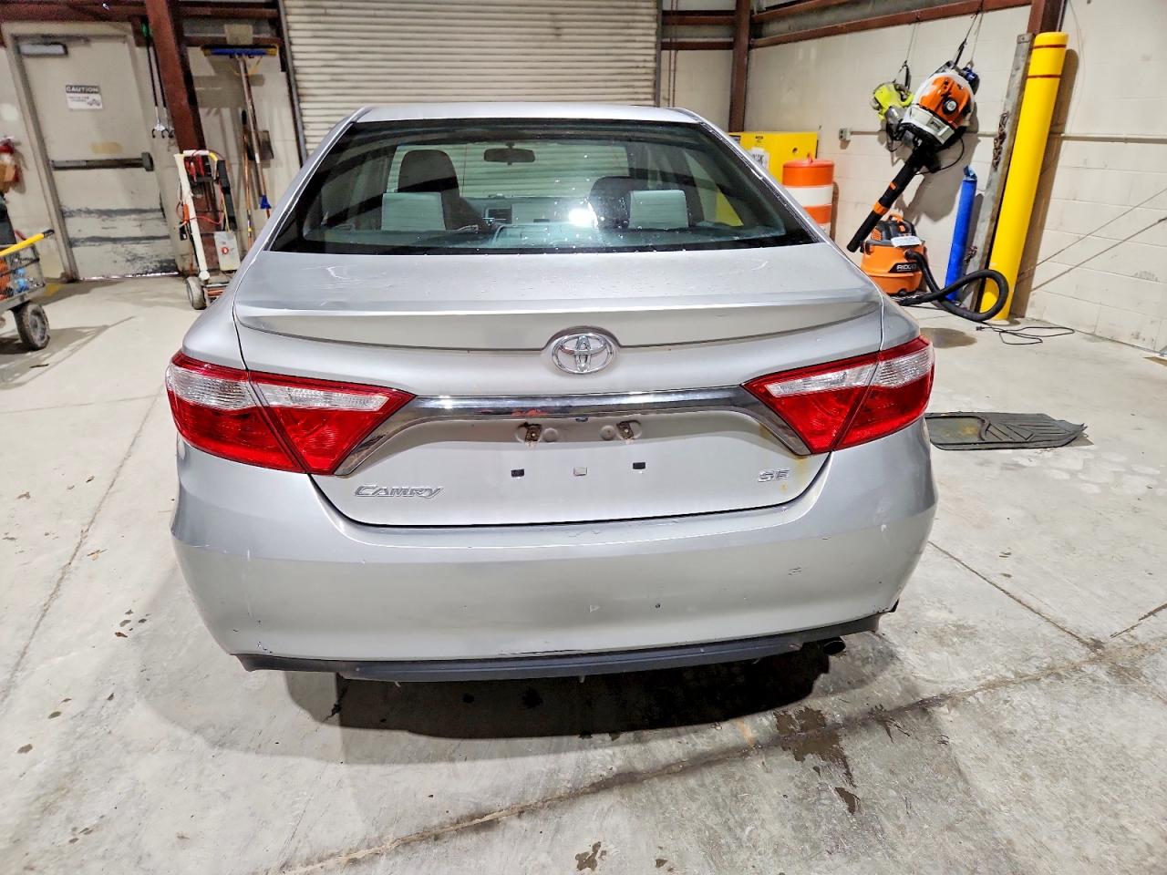 2015 TOYOTA CAMRY LE photo 6