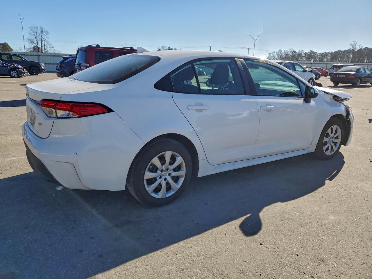 2024 TOYOTA COROLLA LE photo 3