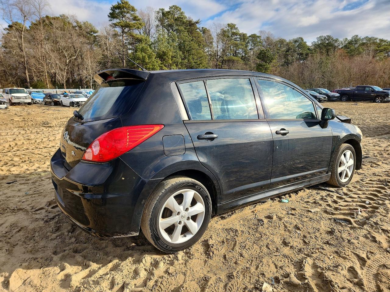 2012 NISSAN VERSA photo 3