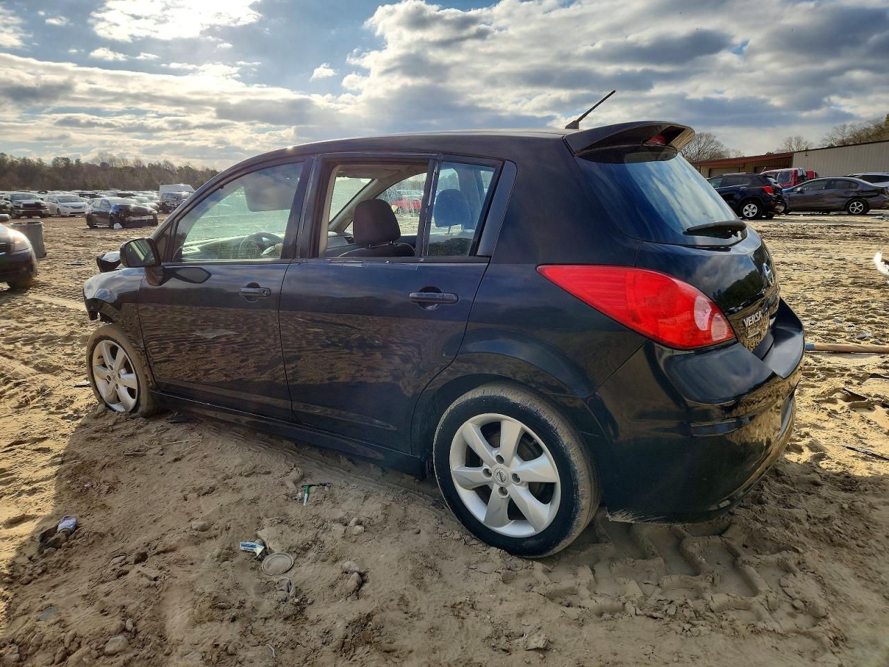 2012 NISSAN VERSA photo 2