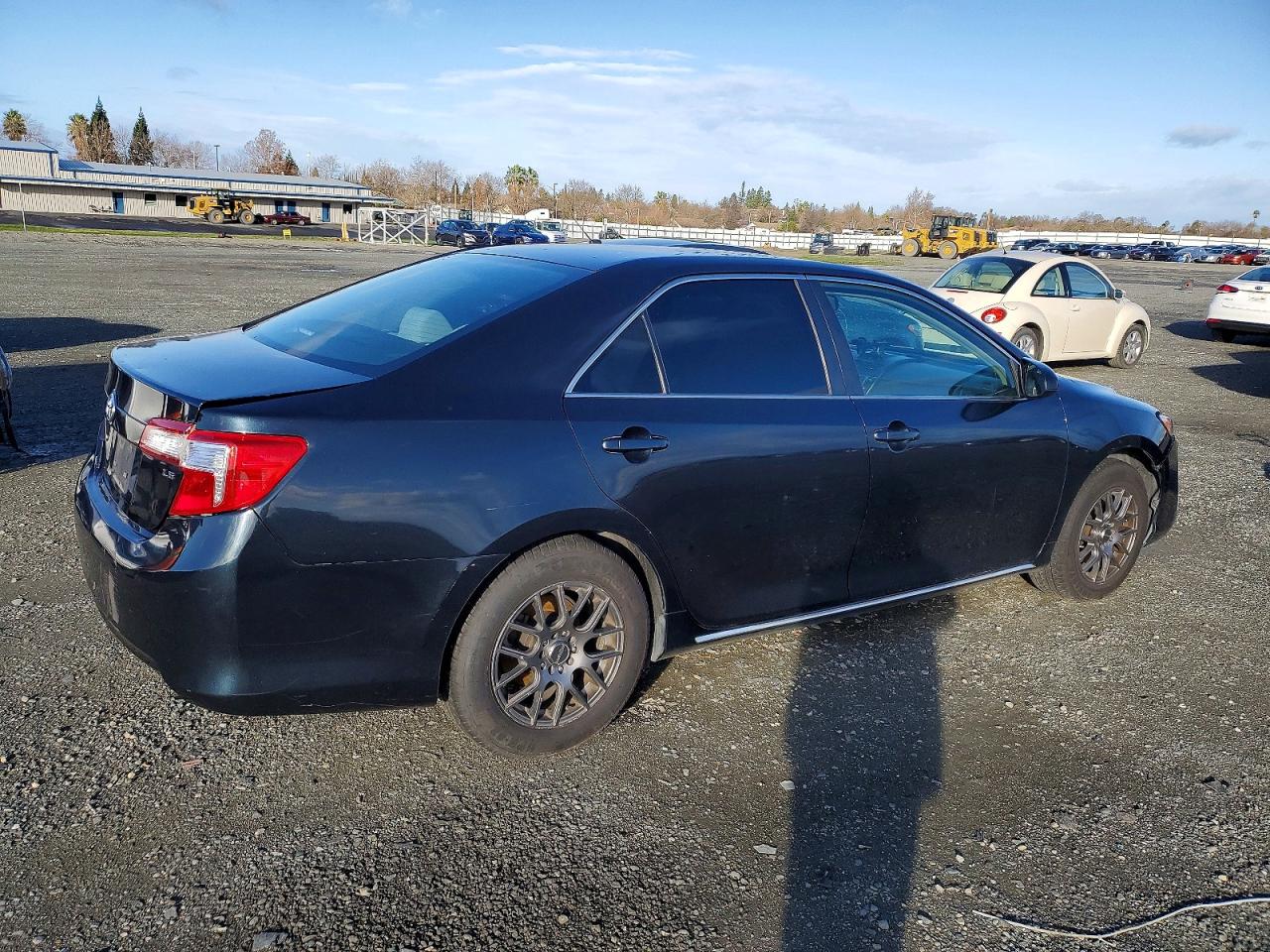2014 TOYOTA CAMRY L photo 3
