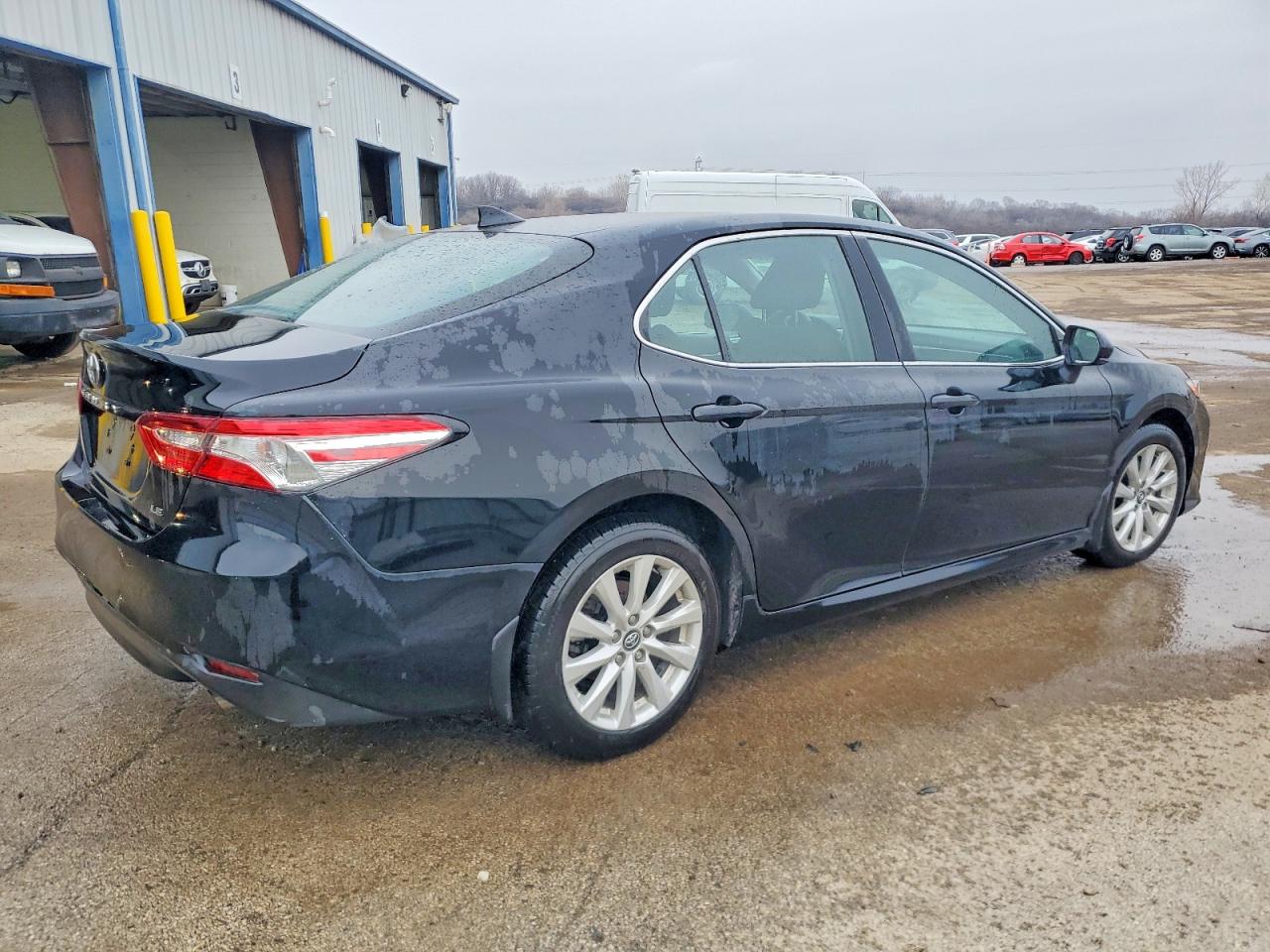 2020 TOYOTA CAMRY LE photo 3