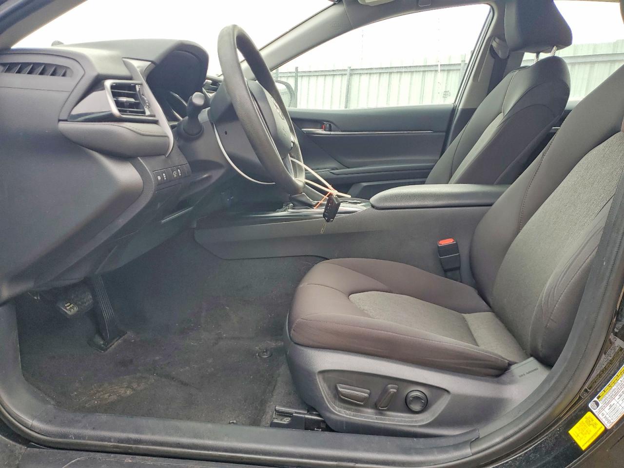 2020 TOYOTA CAMRY LE photo 7