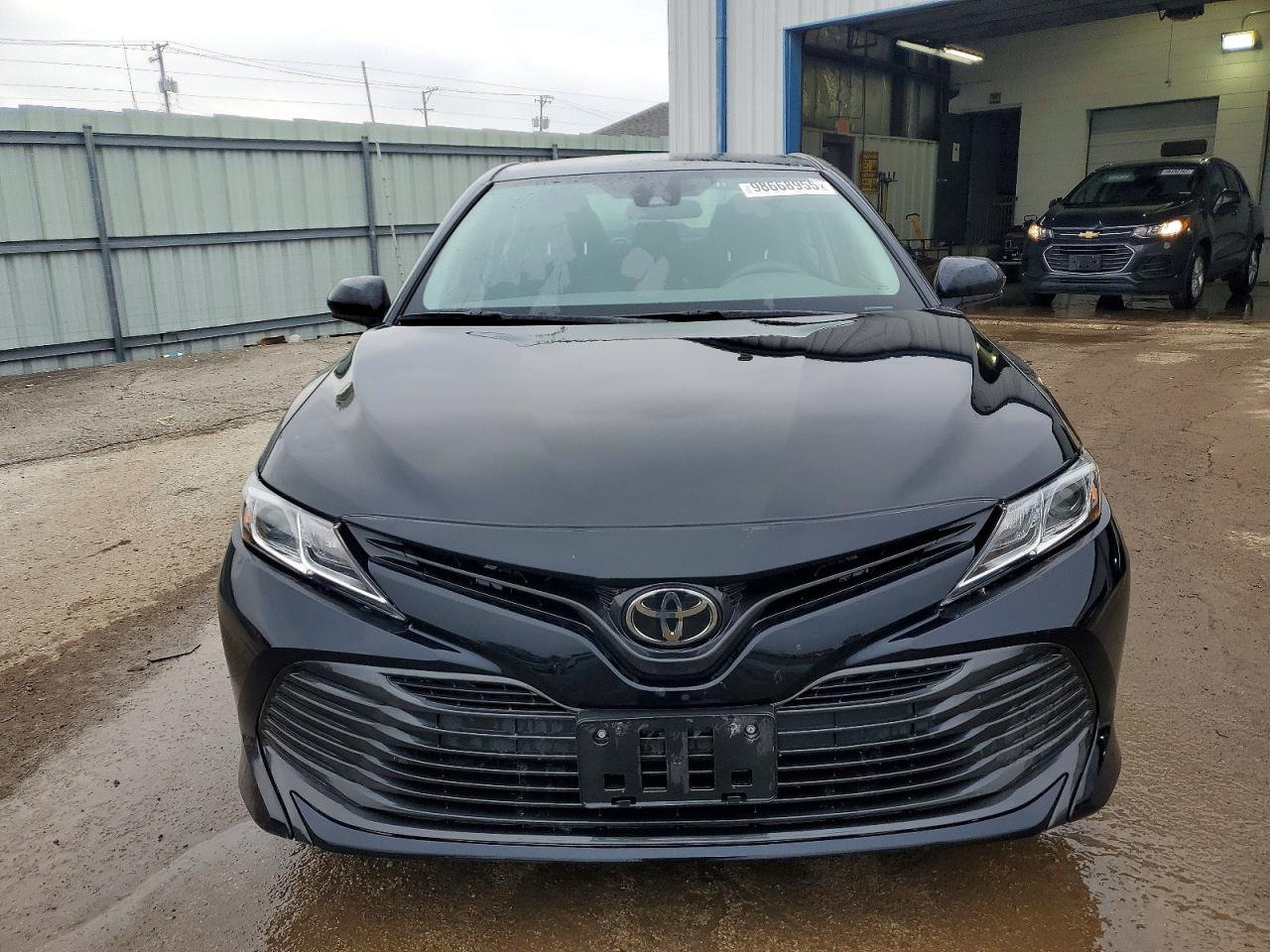 2020 TOYOTA CAMRY LE photo 5