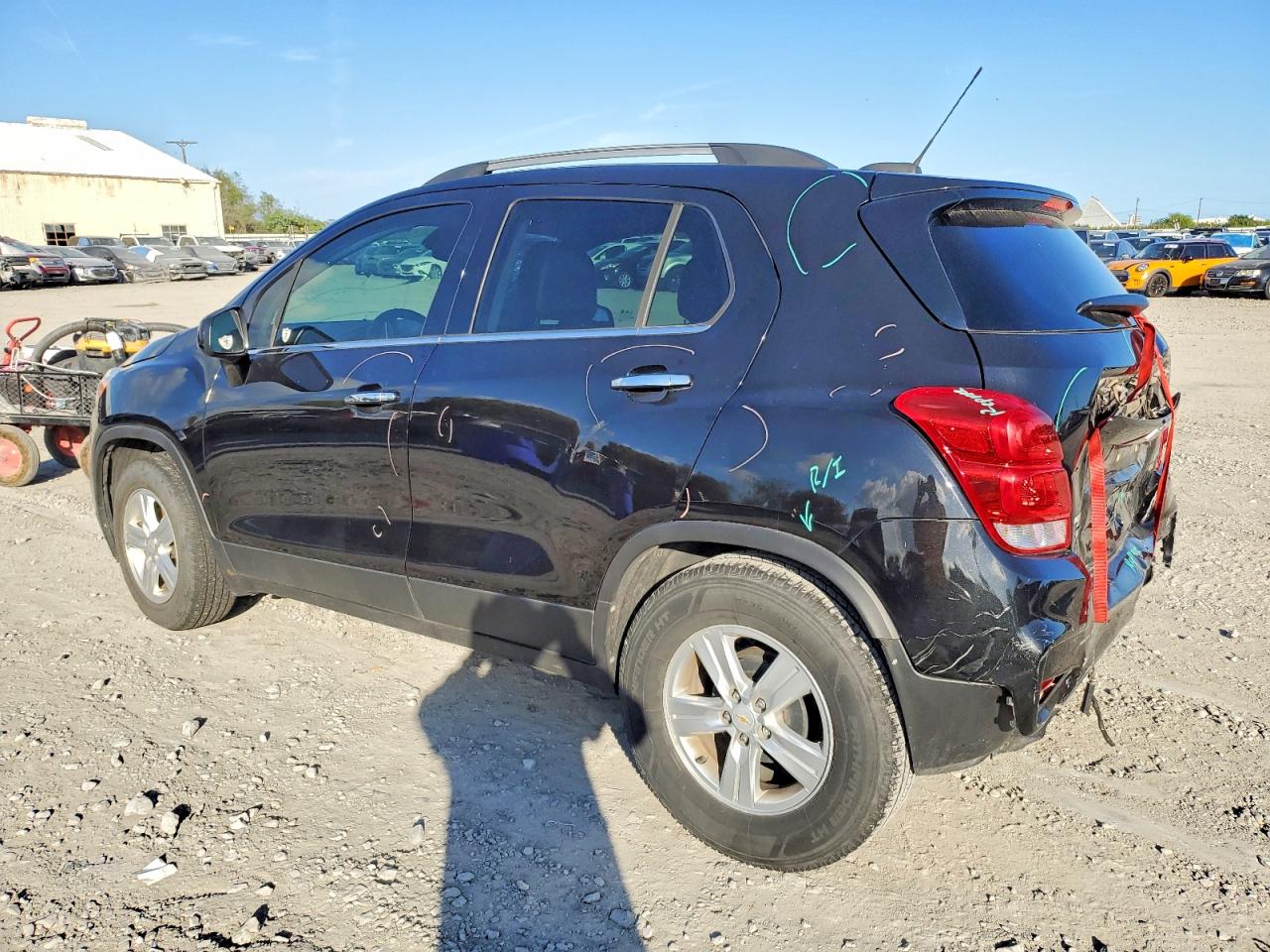 2019 CHEVROLET TRAX 1LT photo 2