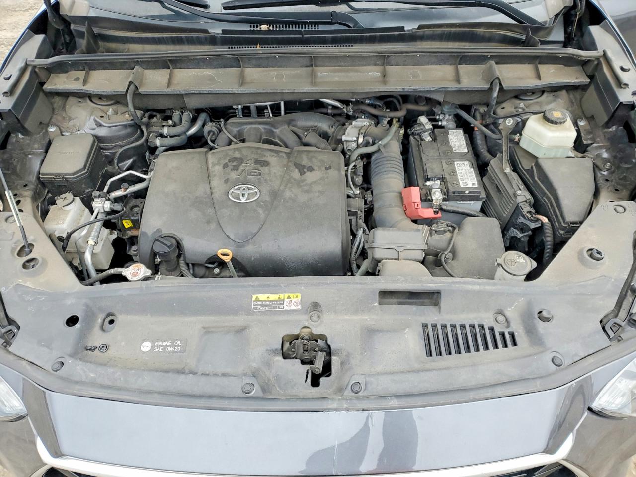 2021 TOYOTA HIGHLANDER XLE photo 12