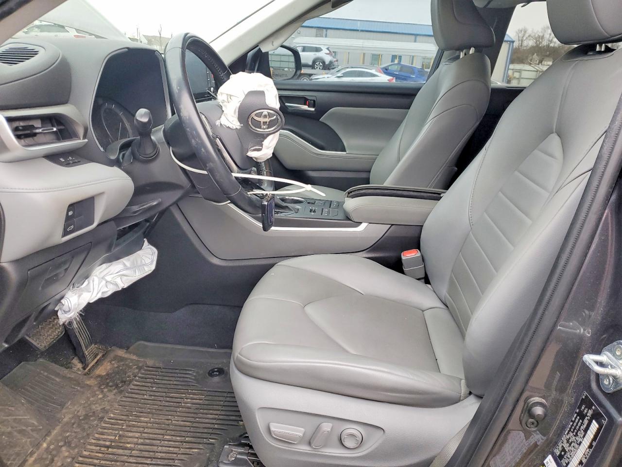 2021 TOYOTA HIGHLANDER XLE photo 7