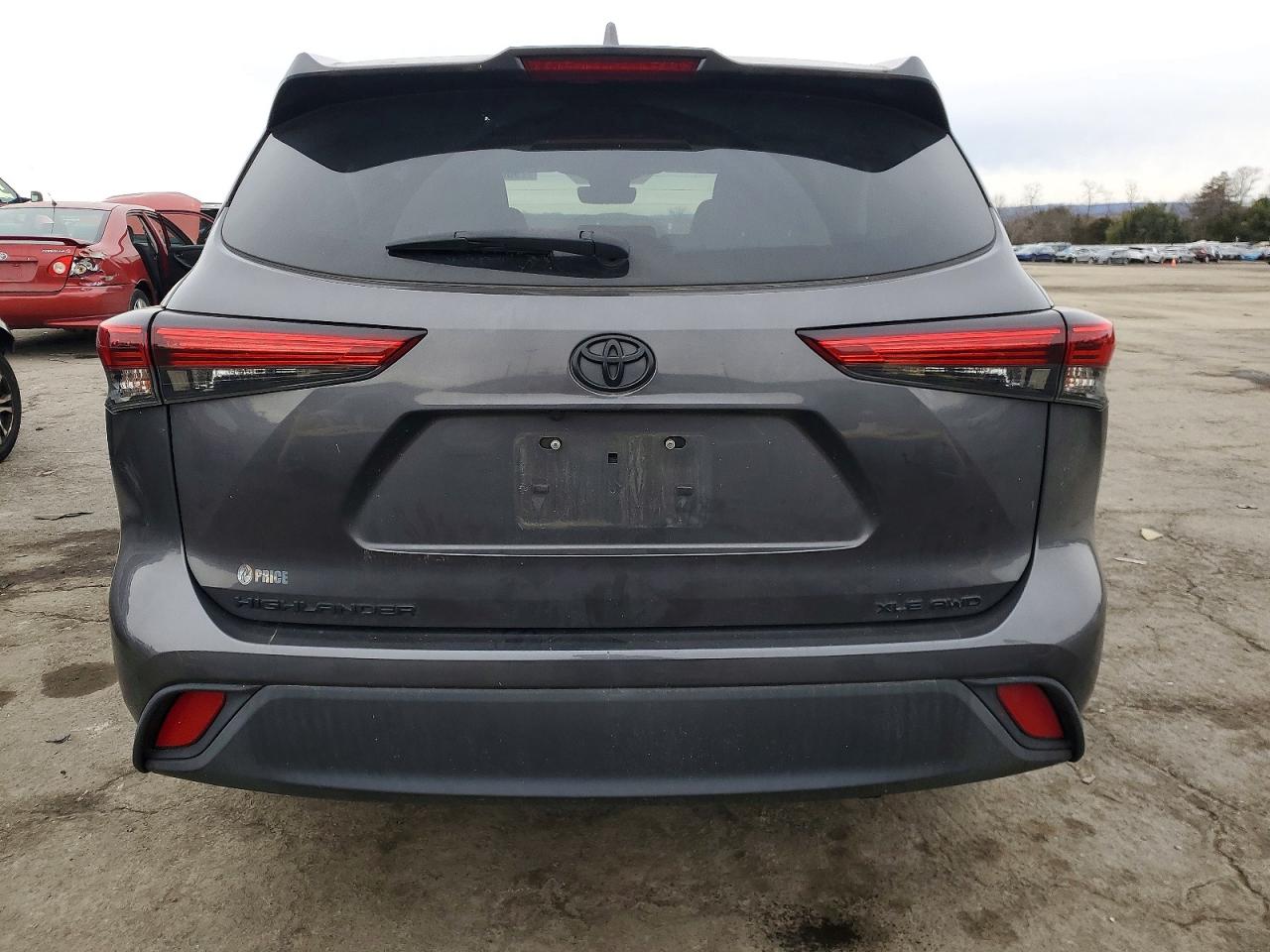 2021 TOYOTA HIGHLANDER XLE photo 6