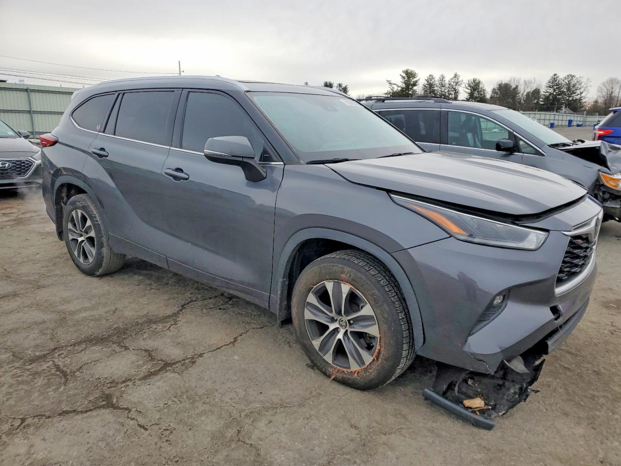 2021 TOYOTA HIGHLANDER XLE photo 4