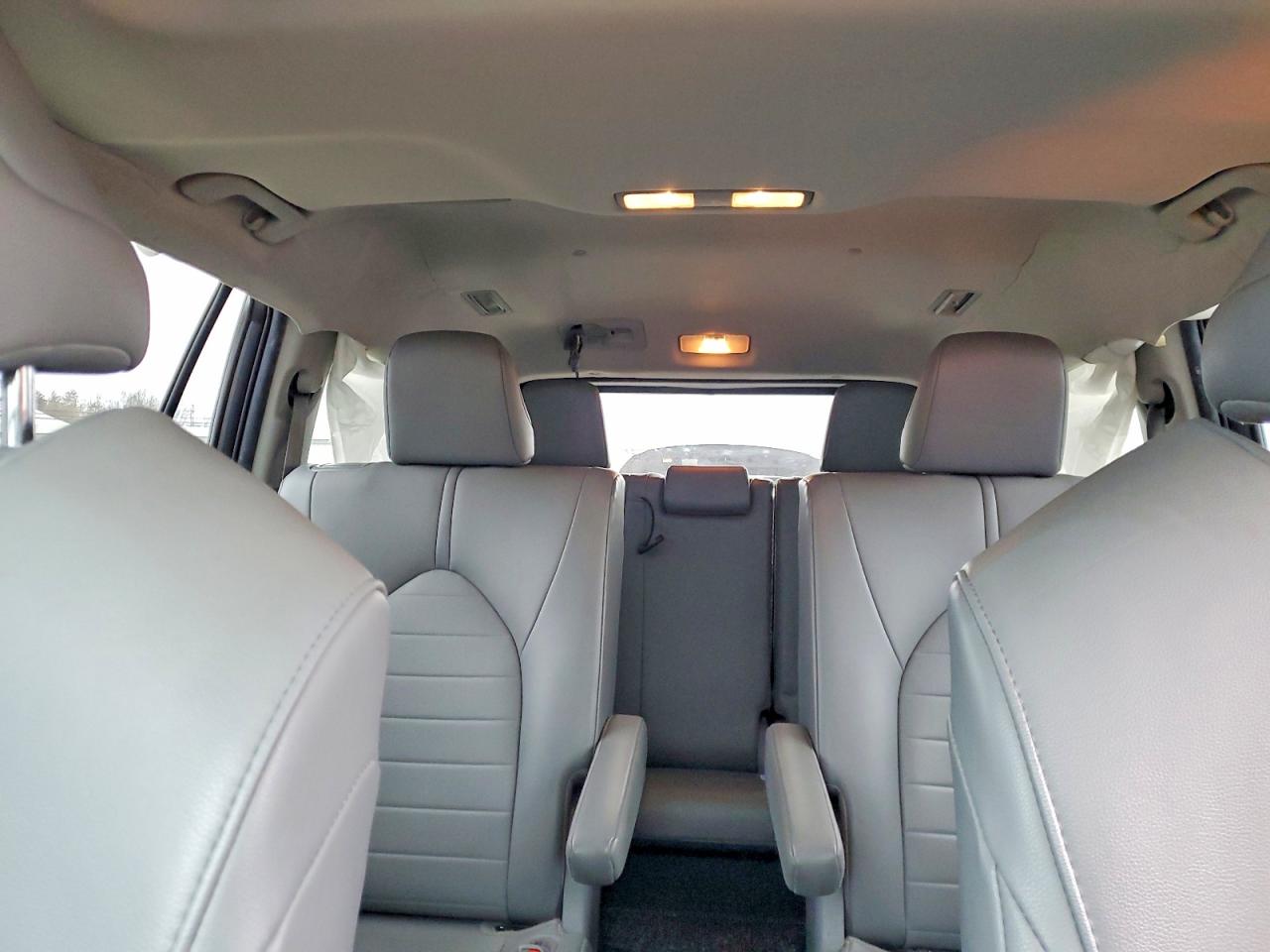 2021 TOYOTA HIGHLANDER XLE photo 10