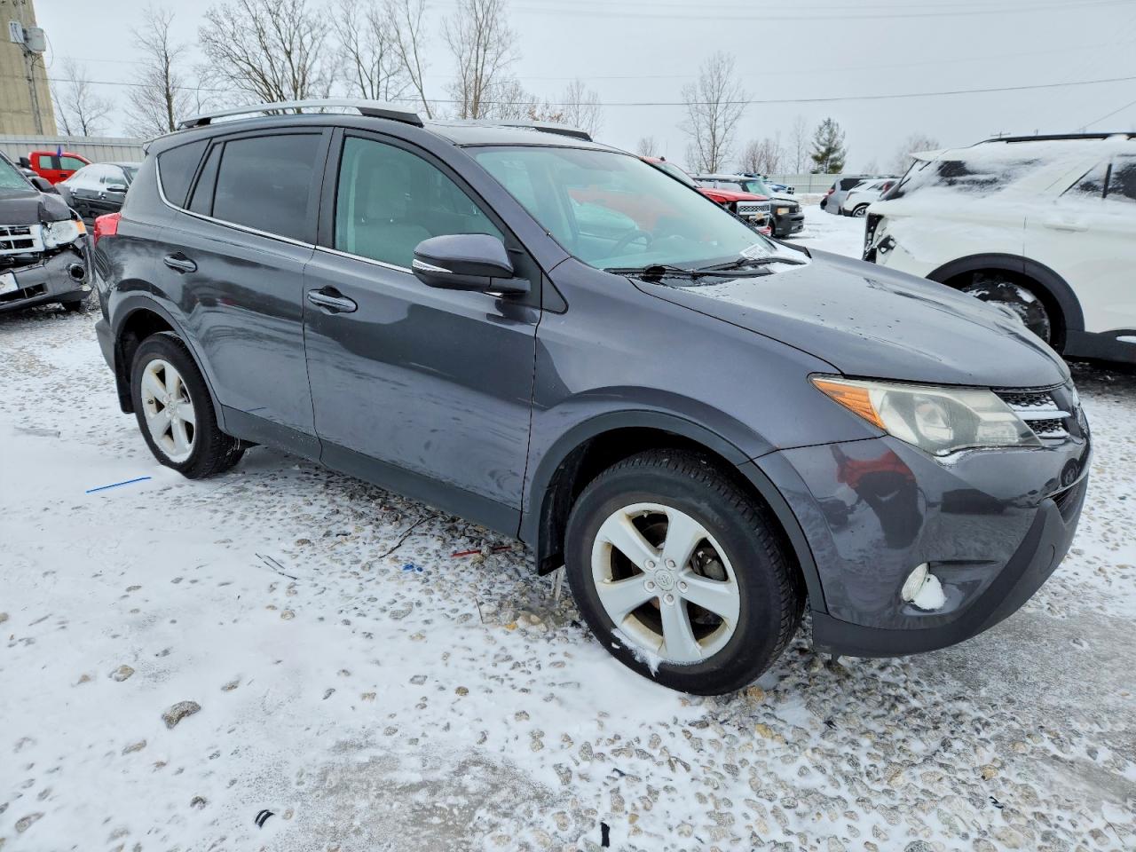 2013 TOYOTA RAV4 XLE photo 4