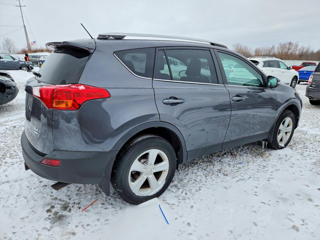 2013 TOYOTA RAV4 XLE photo 3