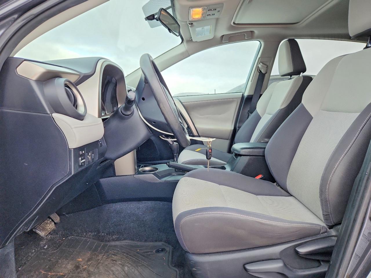 2013 TOYOTA RAV4 XLE photo 7