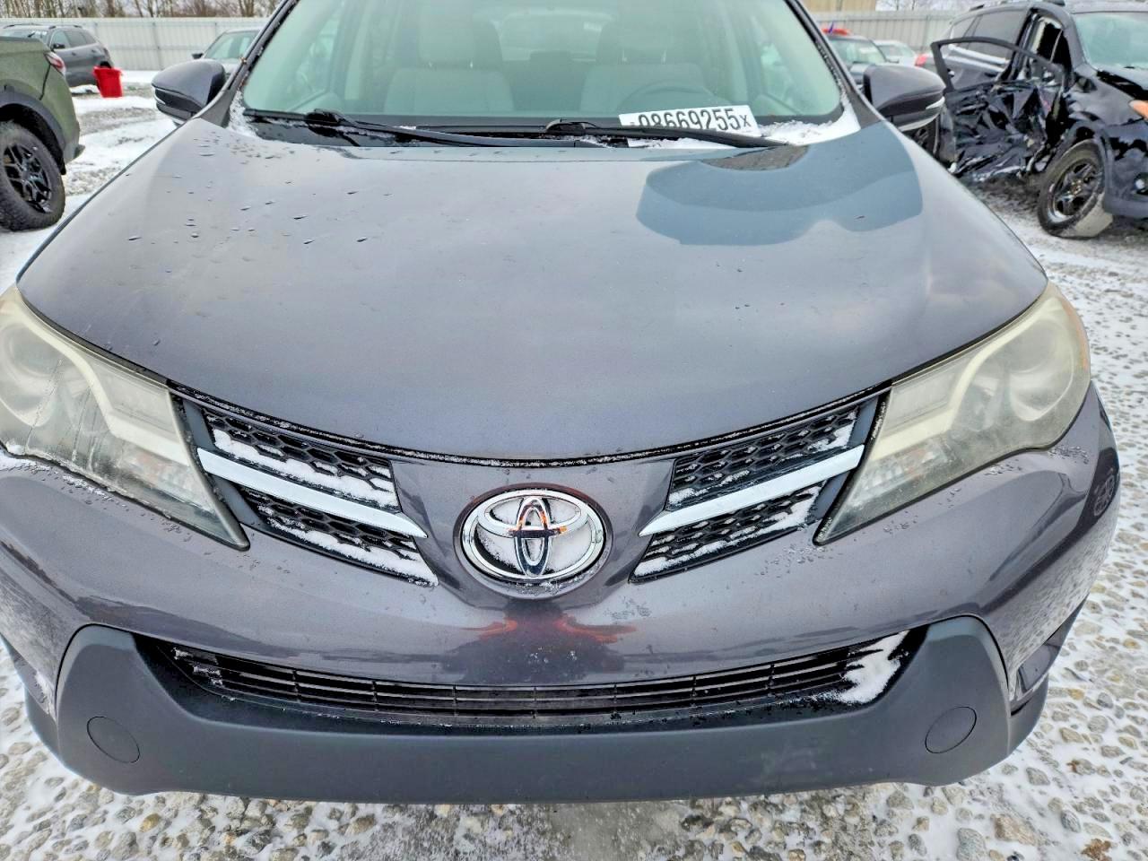 2013 TOYOTA RAV4 XLE photo 11