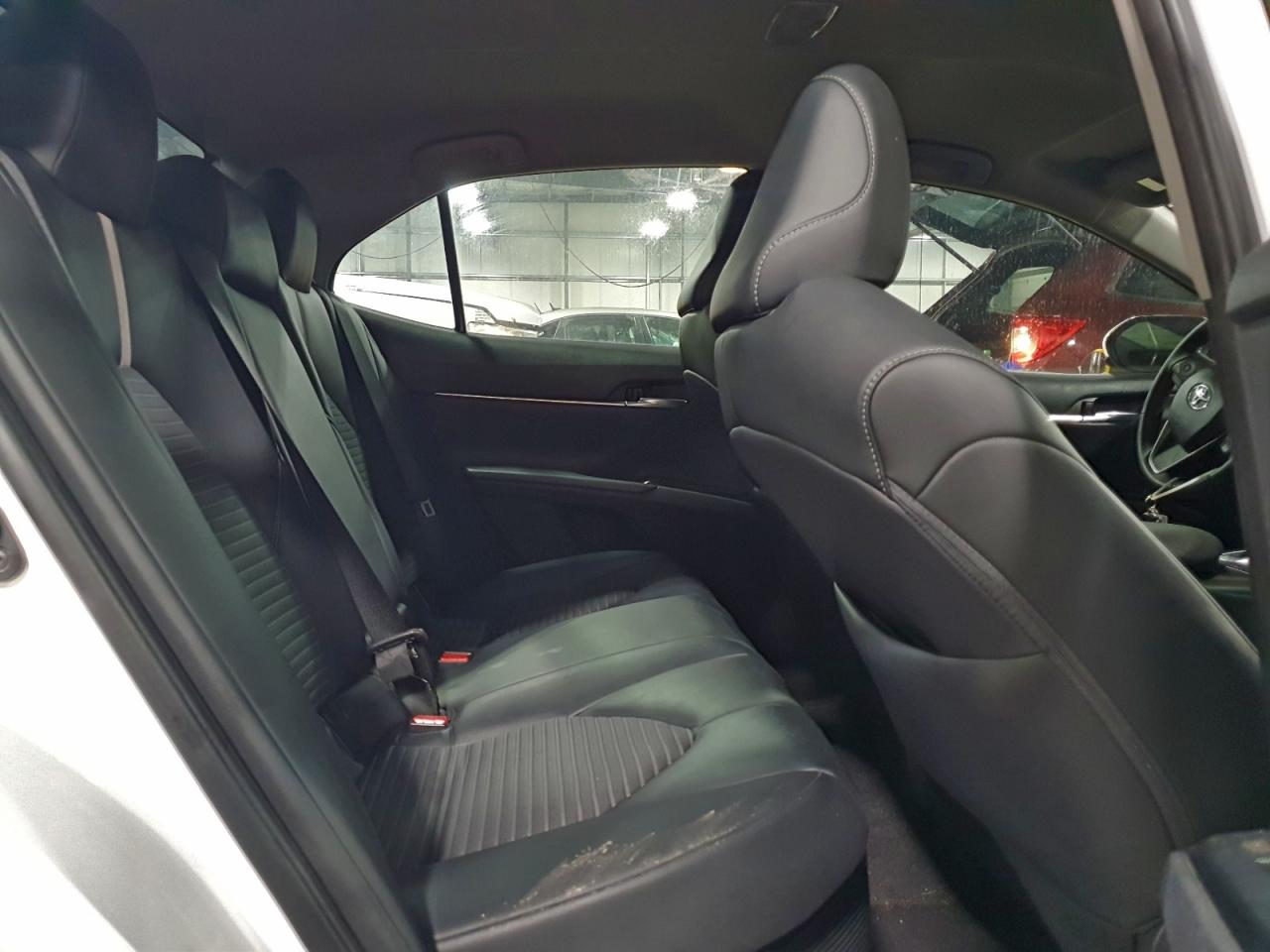 2018 TOYOTA CAMRY HYBRID photo 10