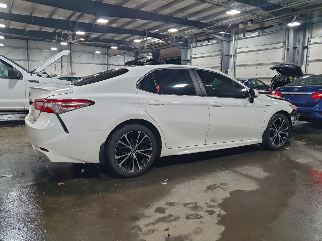 2018 TOYOTA CAMRY HYBRID photo 3
