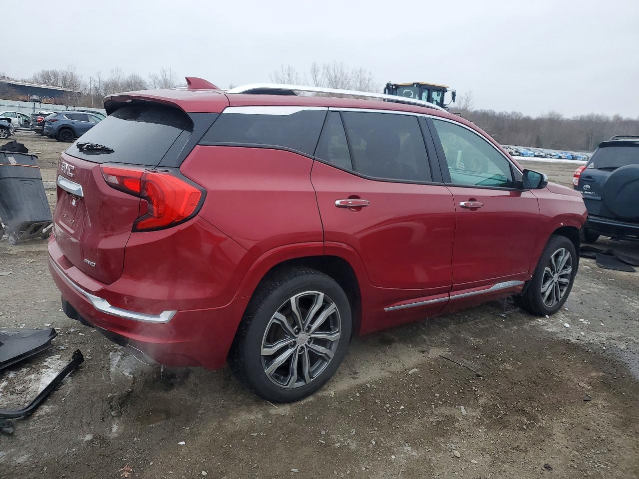 2018 GMC TERRAIN DENALI photo 3