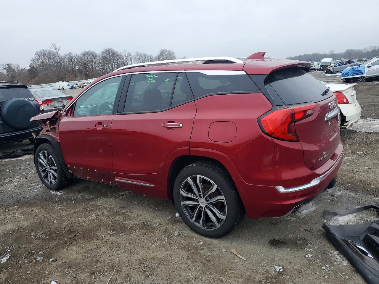 2018 GMC TERRAIN DENALI photo 2