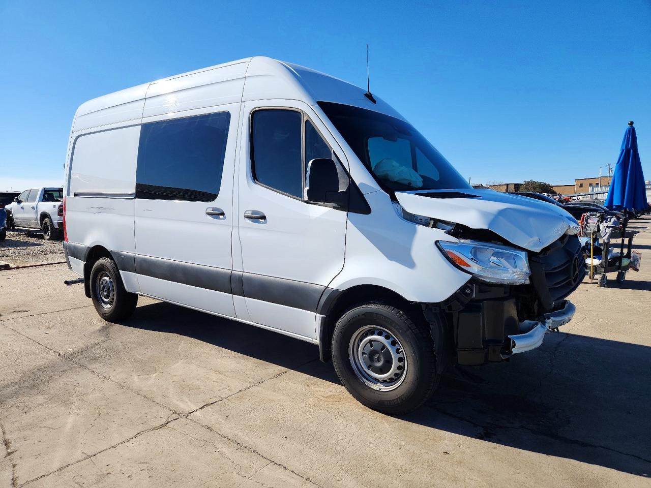 2024 BENZ SPRINTER CARGO 2500 photo 4