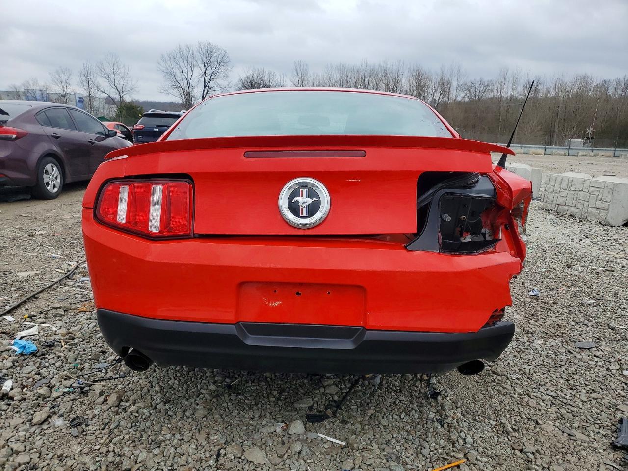 2012 FORD MUSTANG photo 6