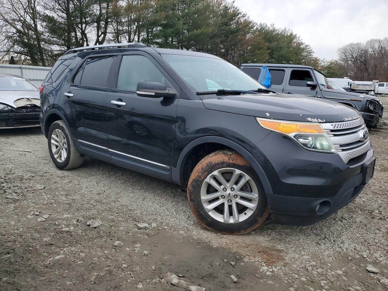 2013 FORD EXPLORER XLT photo 4