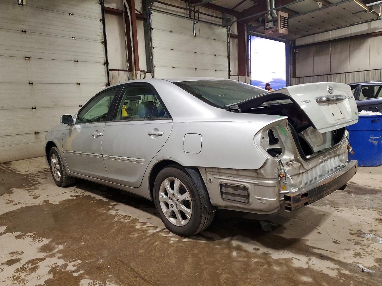 2005 TOYOTA CAMRY LE photo 2