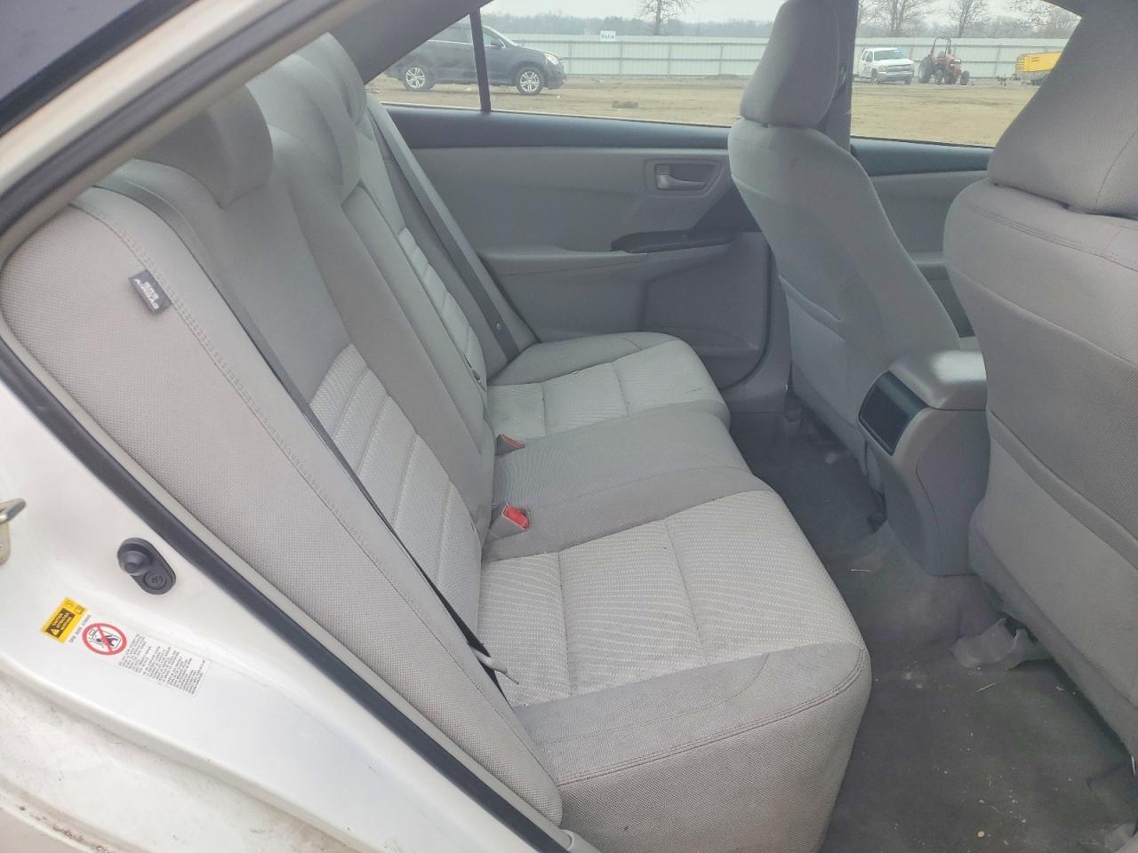 2016 TOYOTA CAMRY LE photo 10