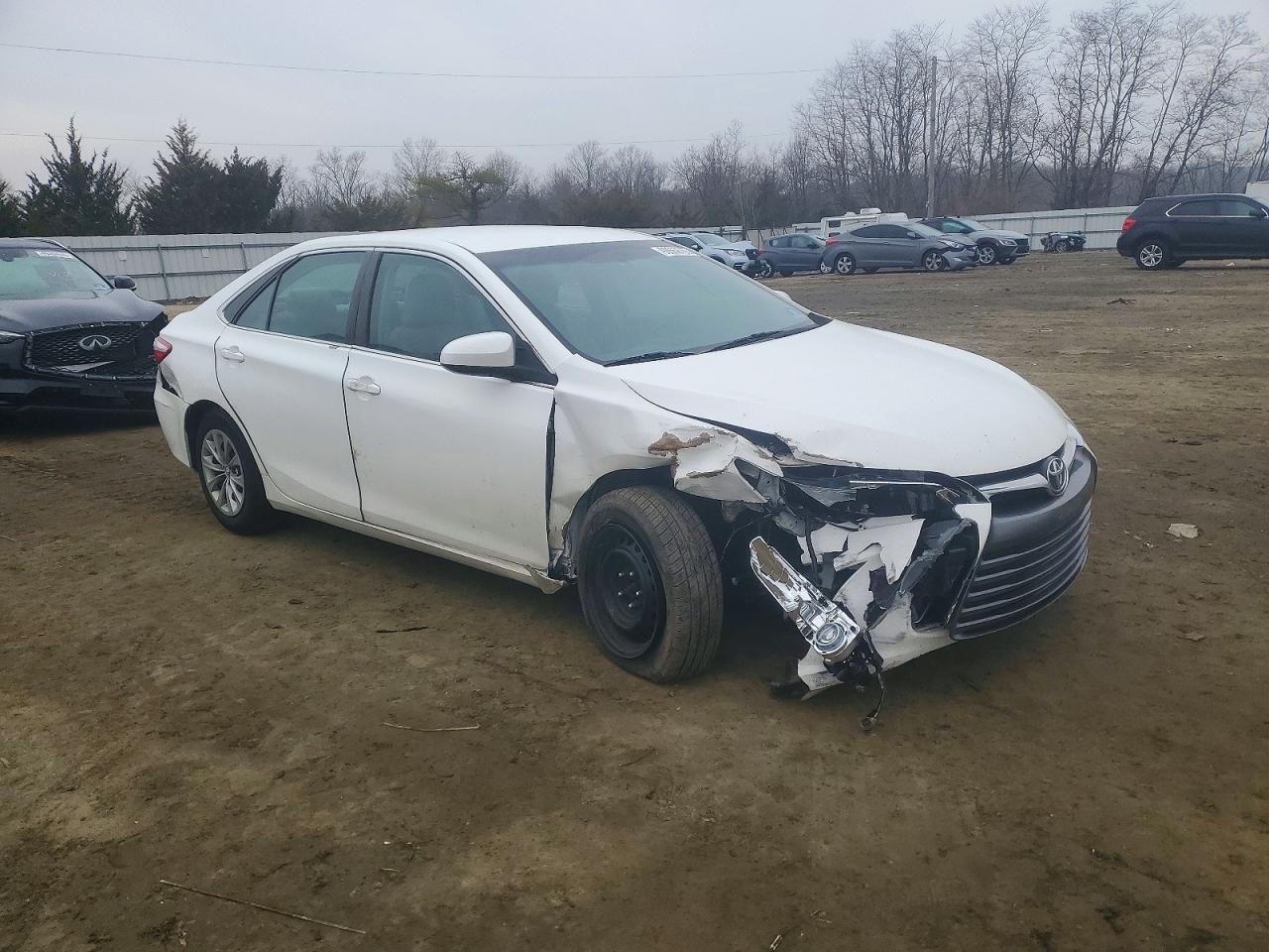 2016 TOYOTA CAMRY LE photo 4