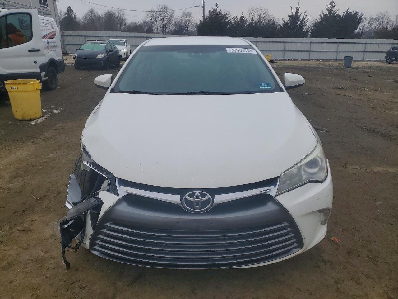 2016 TOYOTA CAMRY LE photo 5