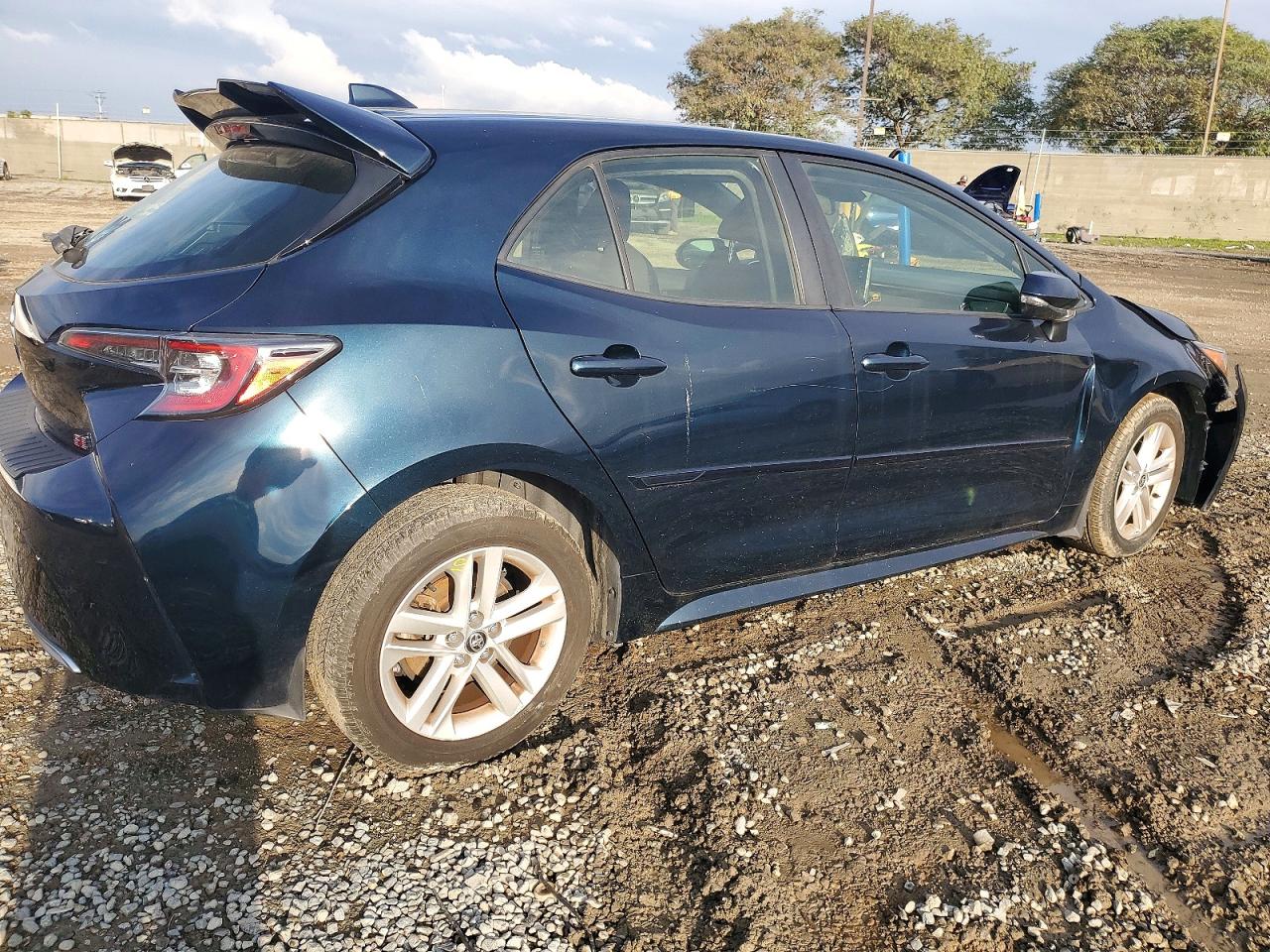 2019 TOYOTA COROLLA SE photo 3