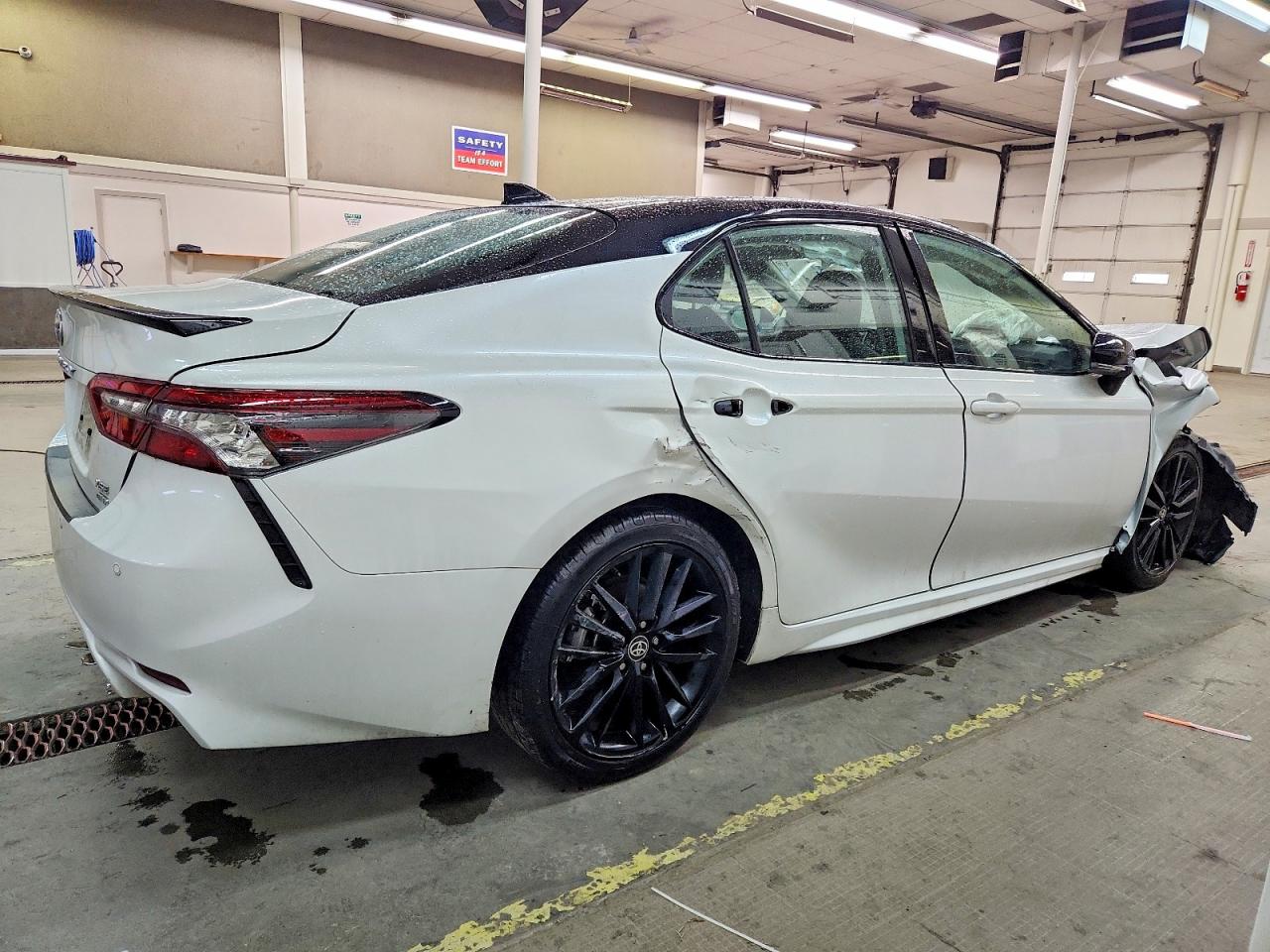 2024 TOYOTA CAMRY XSE photo 3