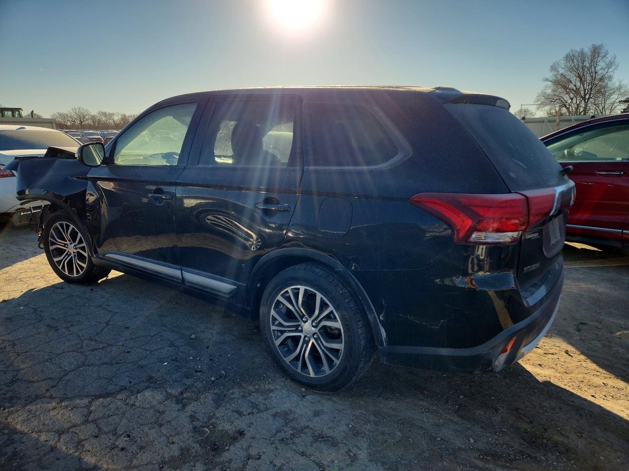 2016 MITSUBISHI OUTLANDER SE photo 2