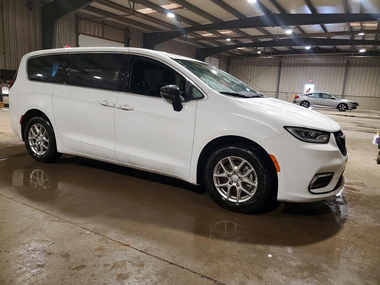 2026 CHRYSLER PACIFICA SELECT photo 4