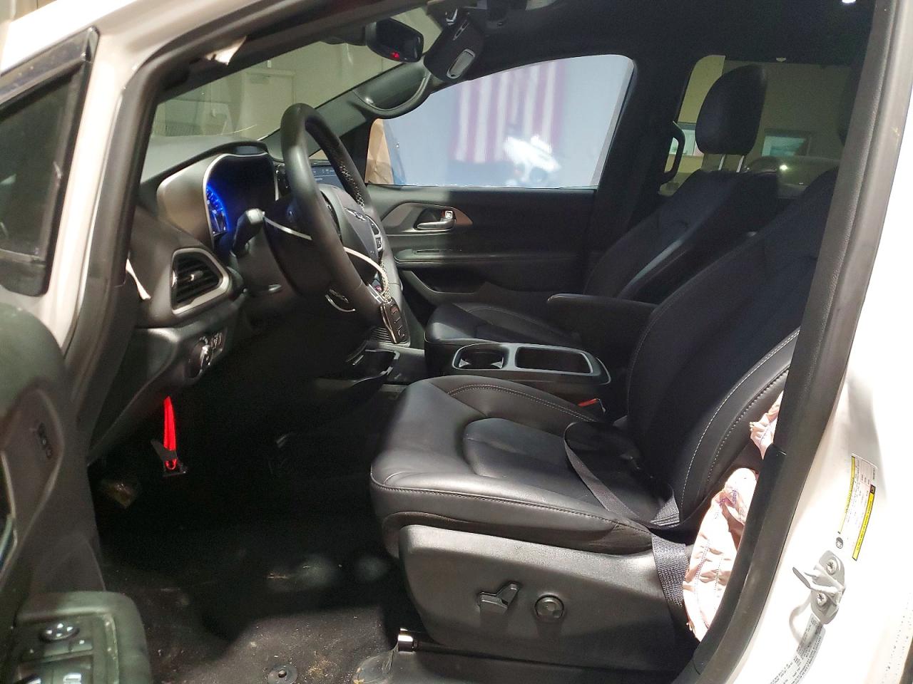 2026 CHRYSLER PACIFICA SELECT photo 7