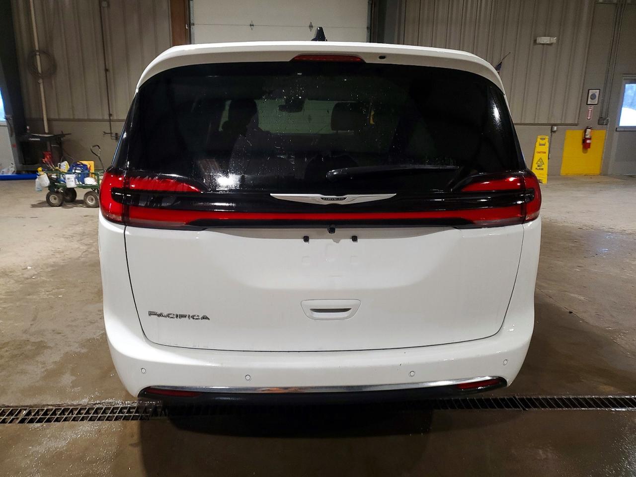2026 CHRYSLER PACIFICA SELECT photo 6