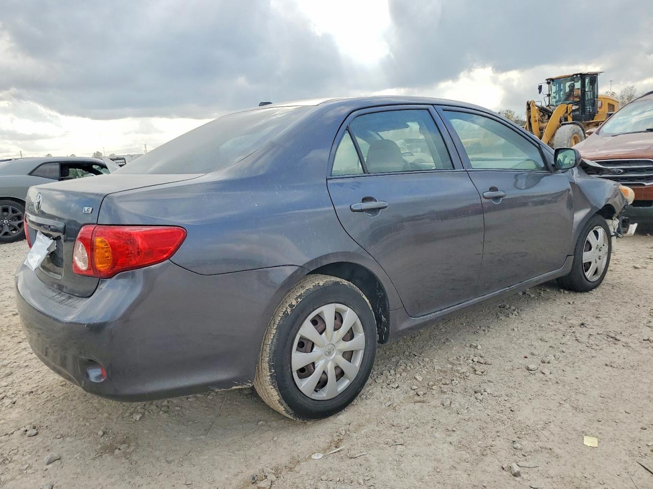 2010 TOYOTA COROLLA photo 3