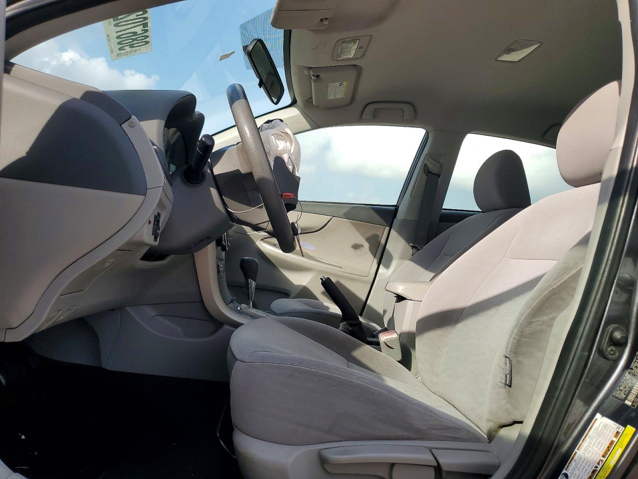 2010 TOYOTA COROLLA photo 7