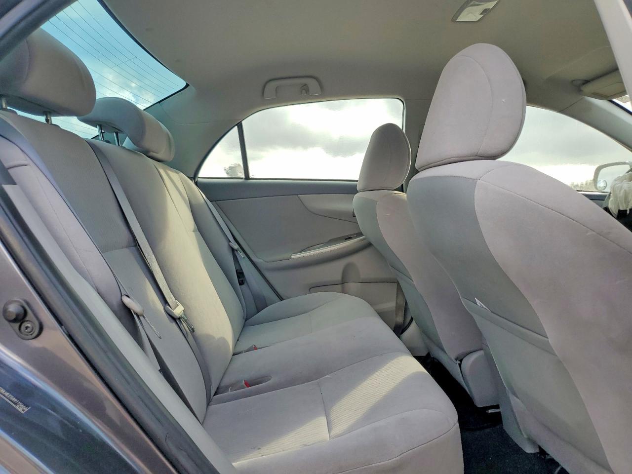 2010 TOYOTA COROLLA photo 10