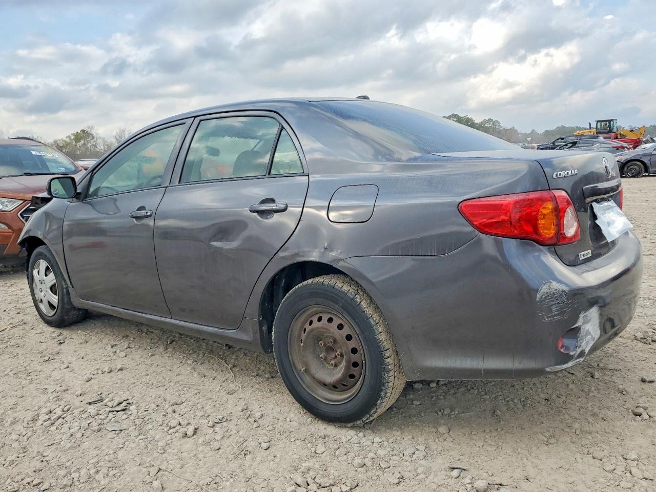 2010 TOYOTA COROLLA photo 2