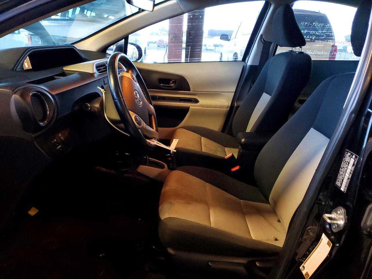 2012 TOYOTA PRIUS C photo 7