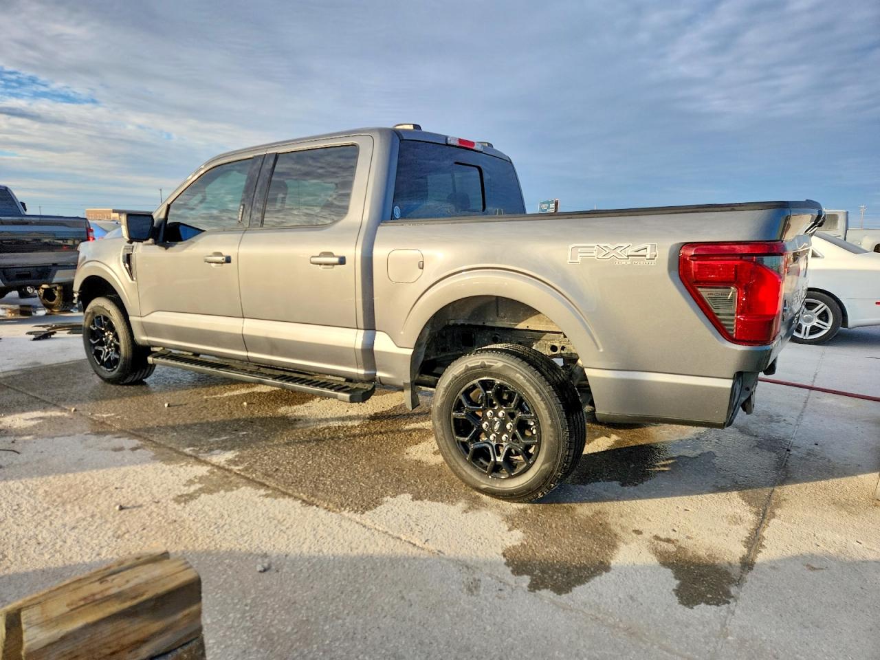 2024 FORD F150 XLT photo 2